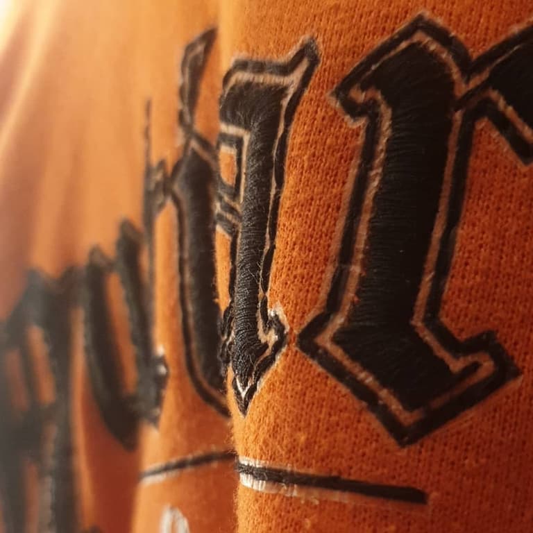 Close up on the mutiara embroidery showing the middle